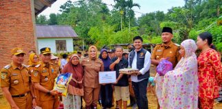 Tinjau Korban Banjir Wua-Wua, Wali Kota Kendari Salurkan Bantuan ke Warga