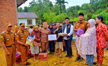 Tinjau Korban Banjir Wua-Wua, Wali Kota Kendari Salurkan Bantuan ke Warga