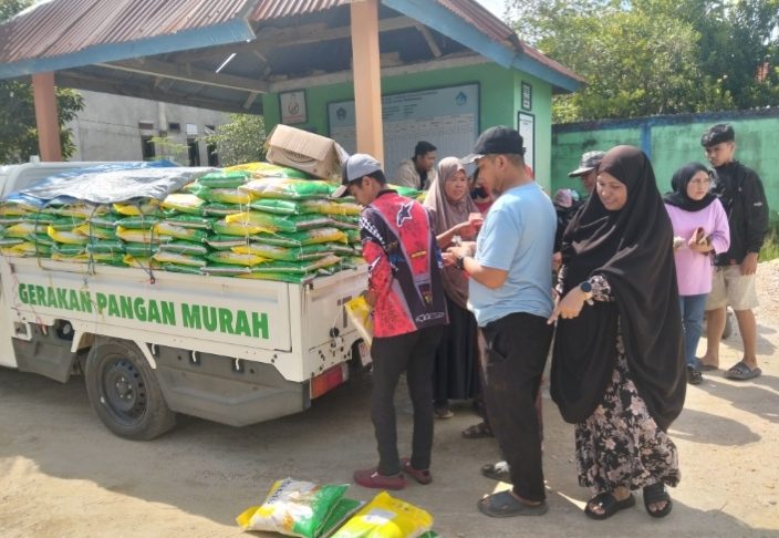 Pemerintah Kelurahan Baruga Gandeng Disketapang Kendari Gelar Gerakan Pangan Murah, Warga Antusias Berbelanja