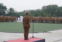 Pimpin Apel Gabungan Lingkup Pemkot Kendari, Sekda Tekankan Disiplin ASN dan Ketegasan Penataan Ruang