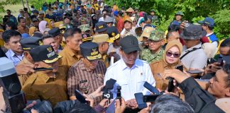 Mentan RI dan Wagub Sultra Tinjau Sawah Amohalo Terdampak Banjir, Bantuan Dipercepat