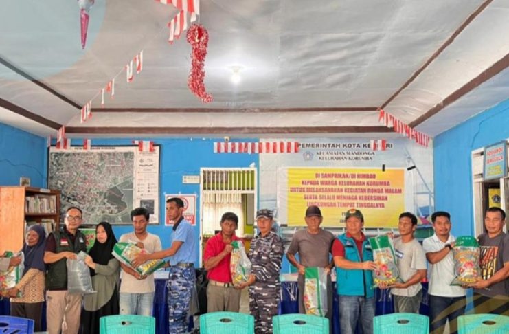Pemkot Kendari Salurkan Bantuan Beras CPP untuk Ribuan Korban Banjir
