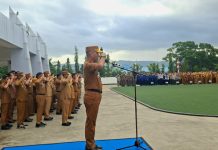 Tegakkan Disiplin dan Loyalitas, Sekda Kota Kendari Pimpin Apel Gabungan ASN Lingkup Pemerintah Kota Kendari