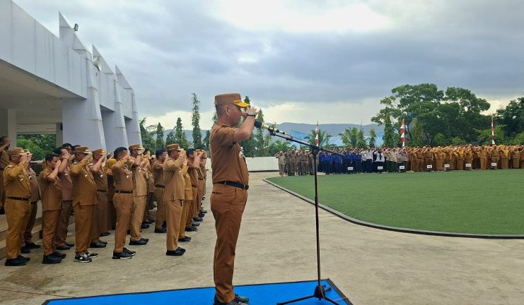 Tegakkan Disiplin dan Loyalitas, Sekda Kota Kendari Pimpin Apel Gabungan ASN Lingkup Pemerintah Kota Kendari
