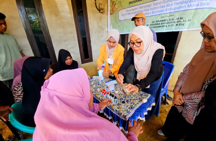 PKM Kemendiktisaintek Dorong Produktivitas Nilam Muna Barat Lewat Alat Penyulingan Modern