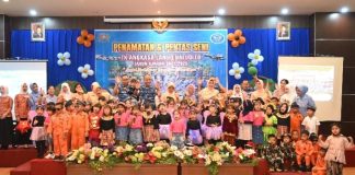 Danlanud Haluoleo Dampingi Ketua Yasarini PC Lanud Haluoleo Pimpin Wisuda Siswa-Siswi TK Angkasa