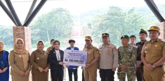 Momentum HANI dan Harganas, Bank Sultra Salurkan Beasiswa CSR Rp200 Juta untuk Mahasiswa UMKOTA