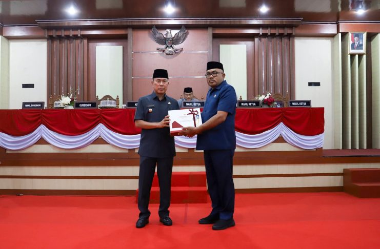 Gubernur Sultra Serahkan Ranperda Pertanggungjawaban Pelaksanaan APBD Tahun Anggaran 2025 kepada DPRD