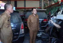 Bupati Kolaka Tinjau Gudang Aset, Percepat Penataan dan Lelang Kendaraan Dinas Tak Produktif