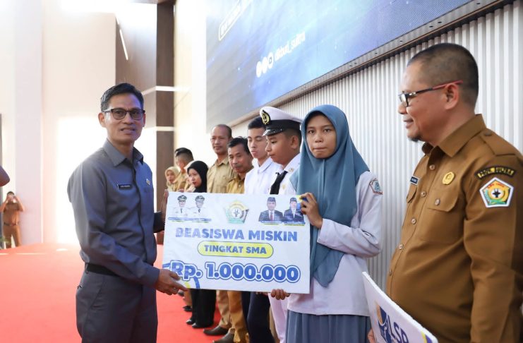 3.500 Siswa SMA, SMK, dan SLB Terima Beasiswa Pemprov Sultra