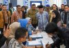 Gubernur Sultra Serahkan Rapel Gaji Enam Bulan Bagi PPPK Paruh Waktu