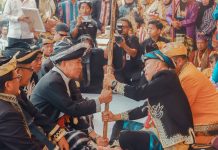 Gubernur Sultra Dianugerahi Gelar Adat Muna Sangia Mondono Wite Bhalano pada Silaturahmi Akbar KKMM Sultra