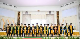 Plt. Rektor UHO Kukuhkan 8 Profesor Baru, Perkuat Kepemimpinan Akademik dan Inovasi Riset