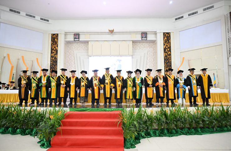 Plt. Rektor UHO Kukuhkan 8 Profesor Baru, Perkuat Kepemimpinan Akademik dan Inovasi Riset