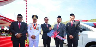 Momen HUT ke-81 RI, Bank Sultra Serahkan Bantuan Mobil Jenazah Gratis untuk RSUD Bahteramas