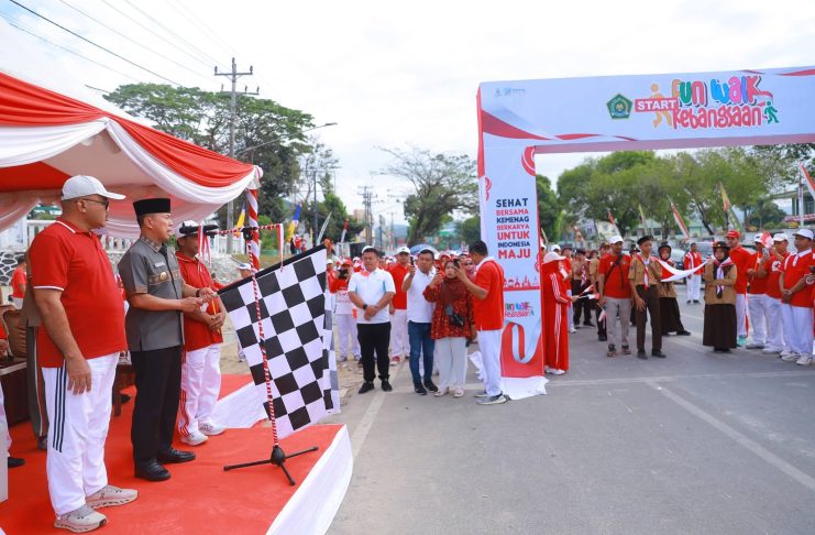 Gubernur Sultra Lepas Fun Walk Kebangsaan Semarak Merdeka