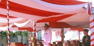 Wakil Gubernur Sultra Pimpin Upacara Penurunan Bendera HUT ke-81 RI