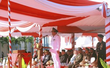 Wakil Gubernur Sultra Pimpin Upacara Penurunan Bendera HUT ke-81 RI