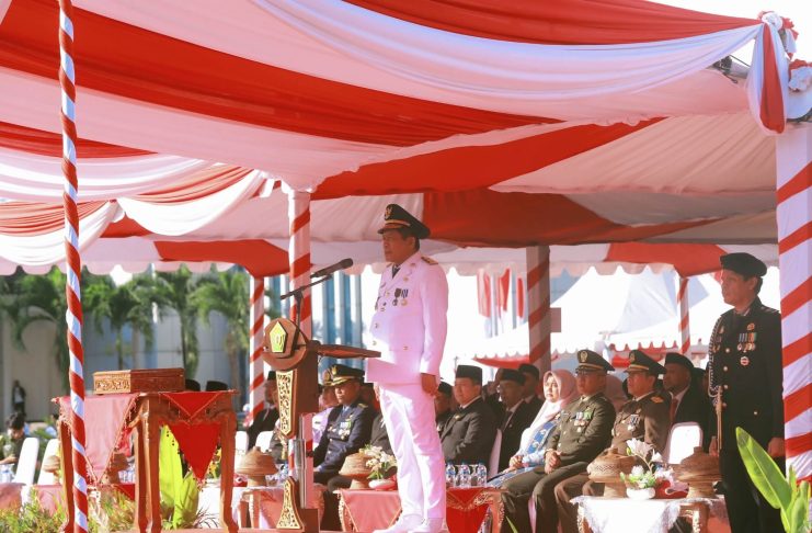 Wakil Gubernur Sultra Pimpin Upacara Penurunan Bendera HUT ke-81 RI