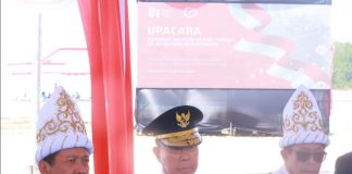 Menteri KKP Pimpin Upacara HUT ke-81 RI Bersama Nelayan di KNMP Sorue Jaya Konawe