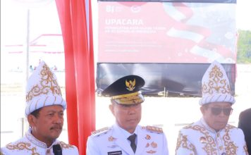 Menteri KKP Pimpin Upacara HUT ke-81 RI Bersama Nelayan di KNMP Sorue Jaya Konawe