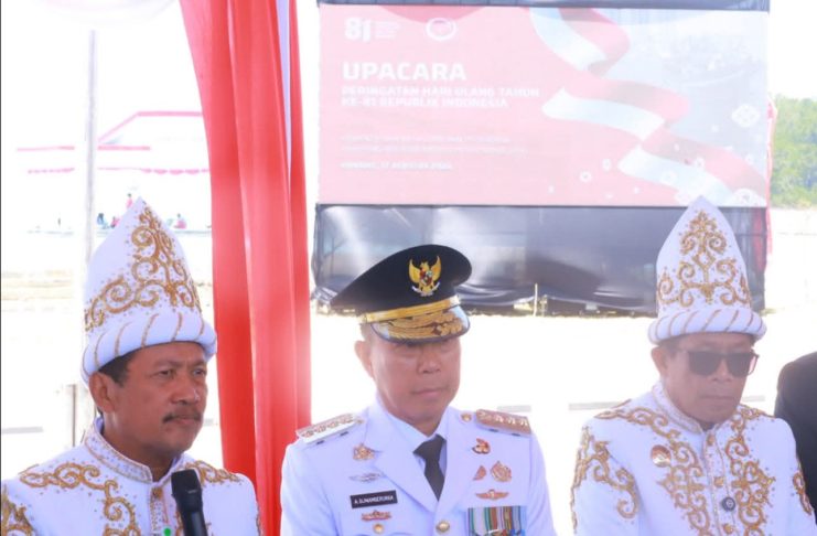 Menteri KKP Pimpin Upacara HUT ke-81 RI Bersama Nelayan di KNMP Sorue Jaya Konawe
