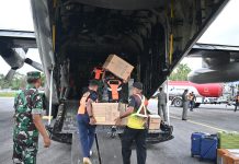 Solidaritas Sultra untuk NTT, Bantuan Kemanusiaan Diterbangkan Lanud Haluoleo dengan Pesawat TNI AU