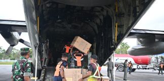 Solidaritas Sultra untuk NTT, Bantuan Kemanusiaan Diterbangkan Lanud Haluoleo dengan Pesawat TNI AU