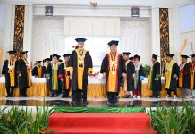 732 Wisudawan UHO Dikukuhkan, Alumni Diminta Berkontribusi untuk Almamater