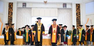 732 Wisudawan UHO Dikukuhkan, Alumni Diminta Berkontribusi untuk Almamater