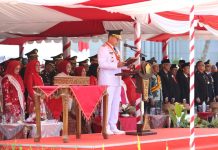 Gubernur ASR Inspektur Upacara HUT ke-81 RI, Wagub Hugua Dampingi Menteri KKP di KNMP Sorue