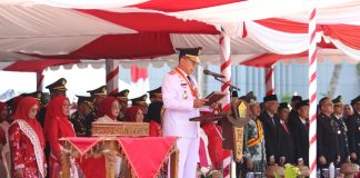 Gubernur ASR Inspektur Upacara HUT ke-81 RI, Wagub Hugua Dampingi Menteri KKP di KNMP Sorue