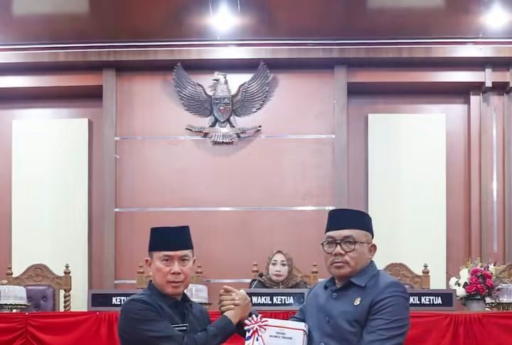 Gubernur Sultra Serahkan Rancangan Perubahan APBD 2026 kepada DPRD