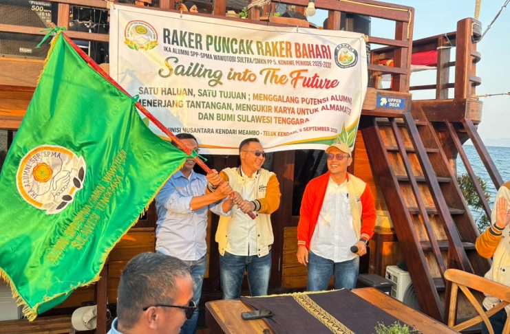 IKA SPP/SPMA Wawotobi Kukuhkan Dua Chapter dan Raker di Atas Kapal Phinisi